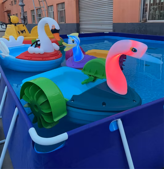 Erwachsenes Aqua-Pool-Spielzeug-Kind-Plastikpaddelboot mit Hand